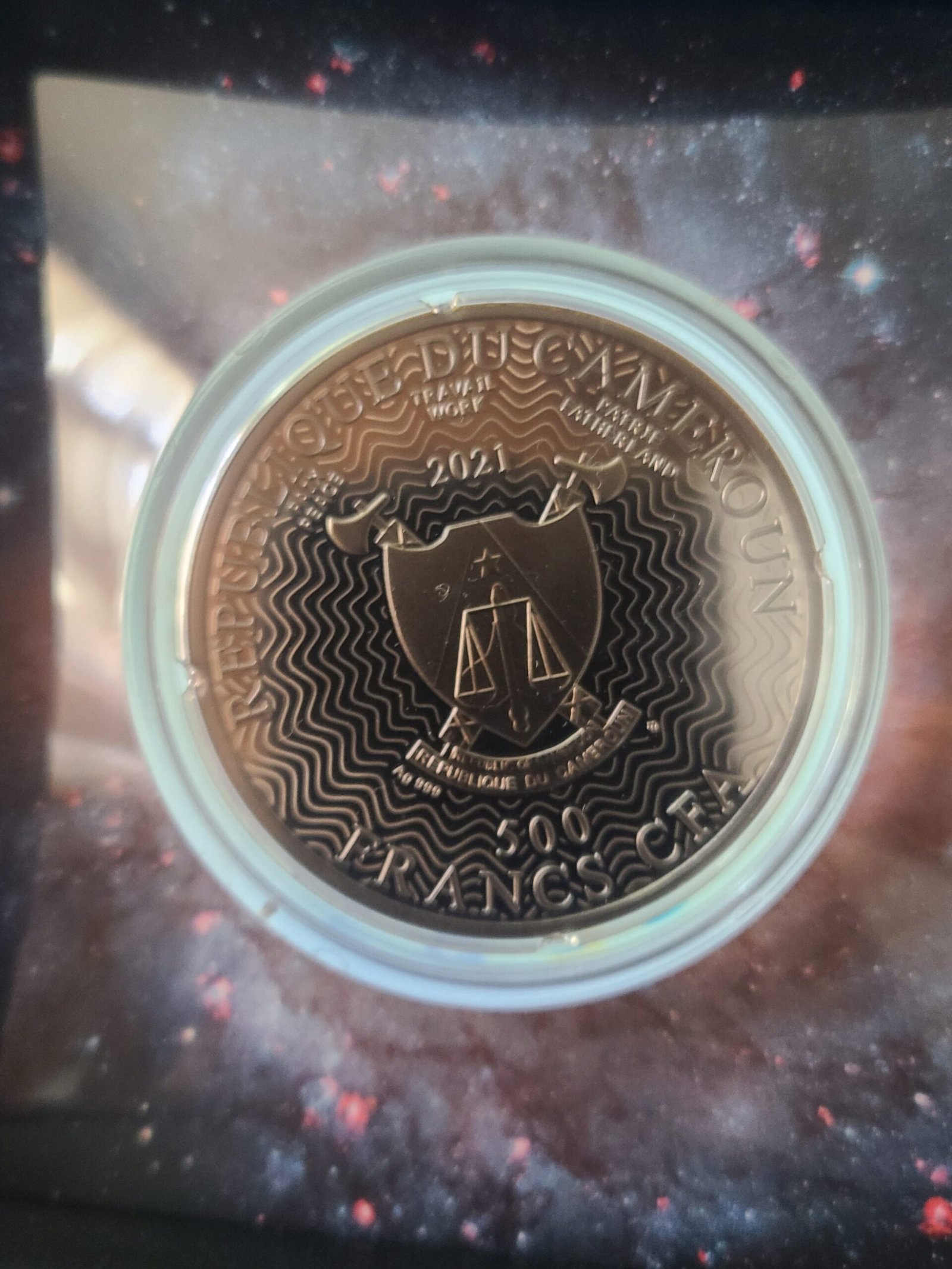 REPUBLICA CAMERUN 500 FRANCS 2021 LA TIERRA  PROOF PLATA Y CARAT GOLD - Imagen 2