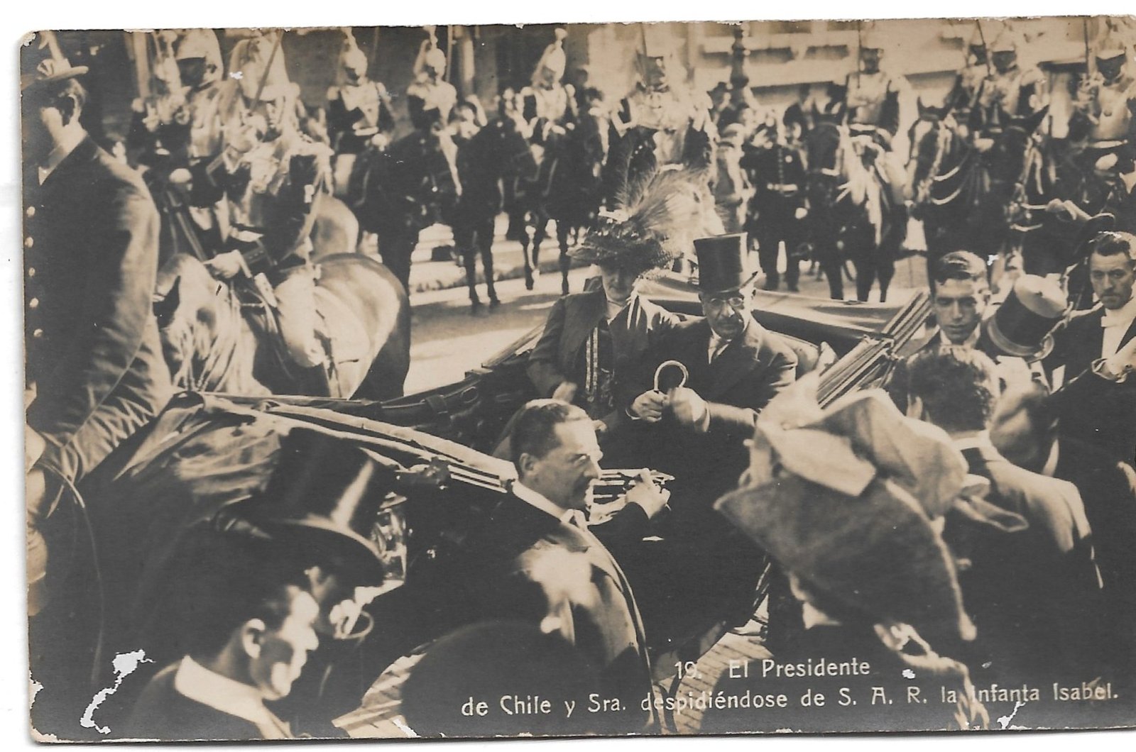 POSTAL 19. EL PRESIDENTE DE CHILE Y SRA. DESPIDIENDOSE DE S.A.R. LA INFANTA ISABEL