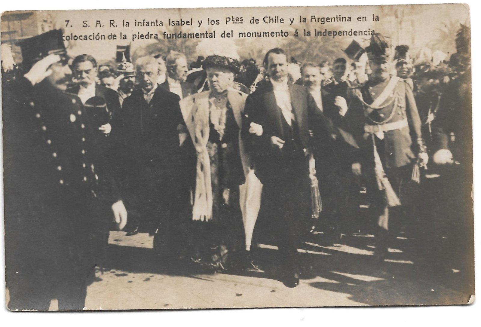 POSTAL 7. S.A.R LA INFANTA ISABEL Y LOS PRESIDENTES DE CHILE Y ARGENTINA EN LA COLOCACIÓN DE LA PIEDRA FUNDAMENTAL DEL MONUMENTO Á LA INDEPENDENCIA