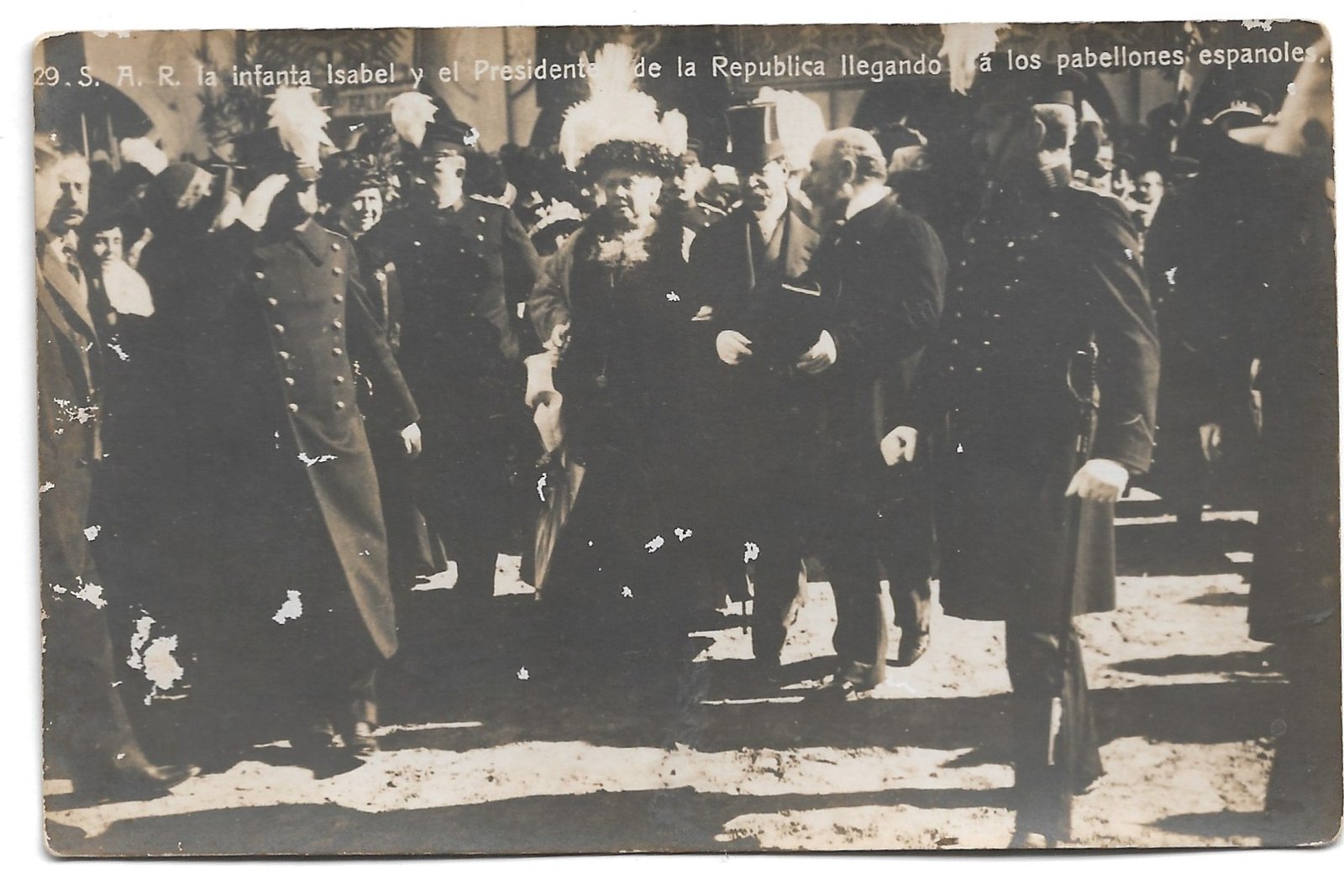 POSTAL 29. S.A.R LA INFANTA ISABEL Y EL PRESIDENTE DE LA REPUBLICA LLEGANDO Á LOS PABELLONES ESPAÑOLES