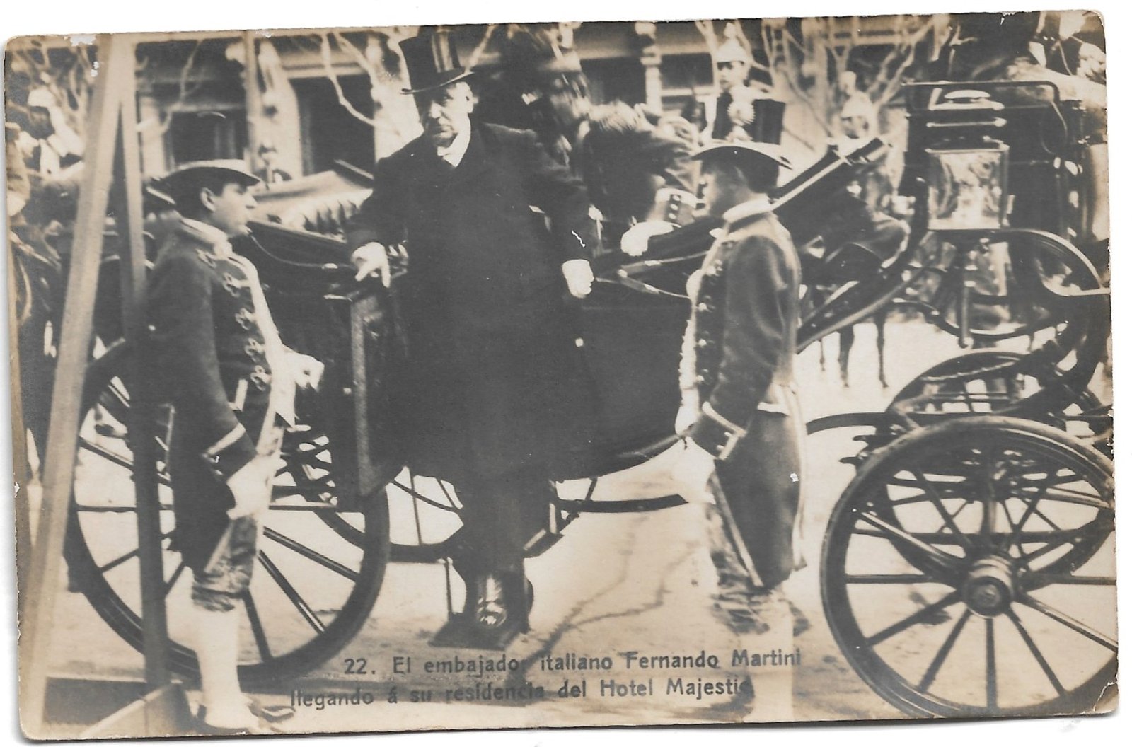 POSTAL 22. EL EMBAJADOR ITALIANO FERNANDO MARTINI LLEGANDO Á SU RESIDENCIA DEL HOTEL MAJESTIE