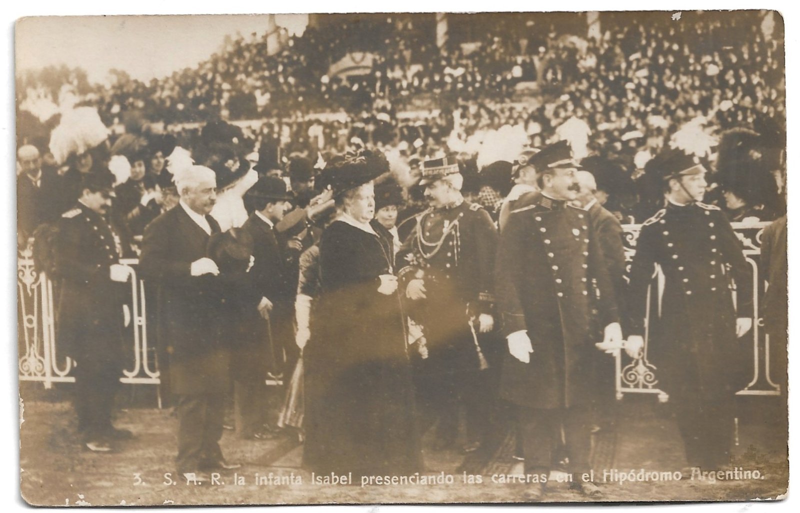 POSTAL 3. S.A.R LA INFANTA ISABEL PRECENCIANDO LAS CARRERAS EN EL HIPODROMO ARGENTINO