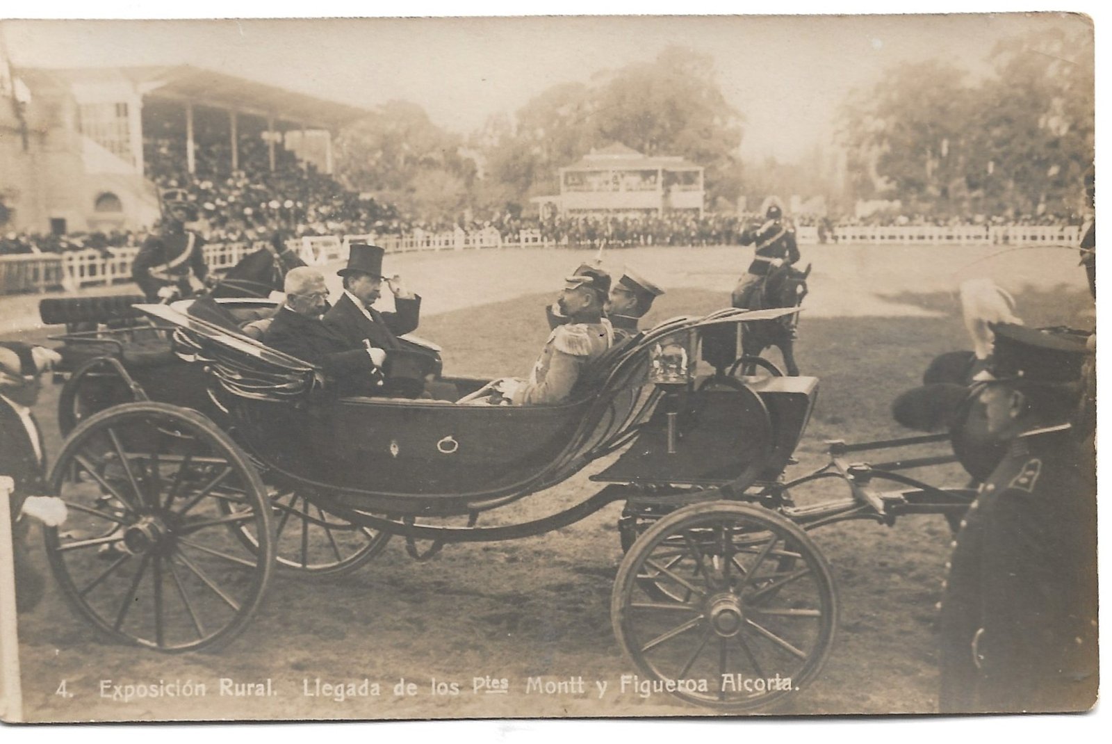 POSTAL 4. EXPOSICIÓN RURAL.LLEGADA DE LOS PRESIDENTES MONTT Y FIGUEROA ALCORTA
